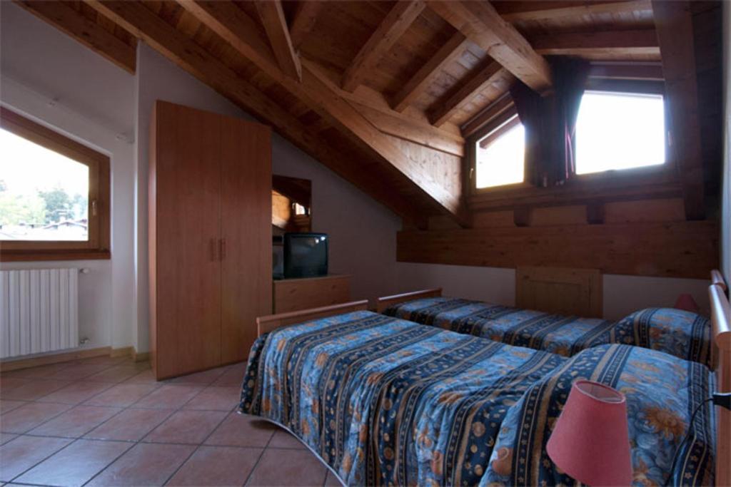Residence Lord Byron Bormio Habitación foto